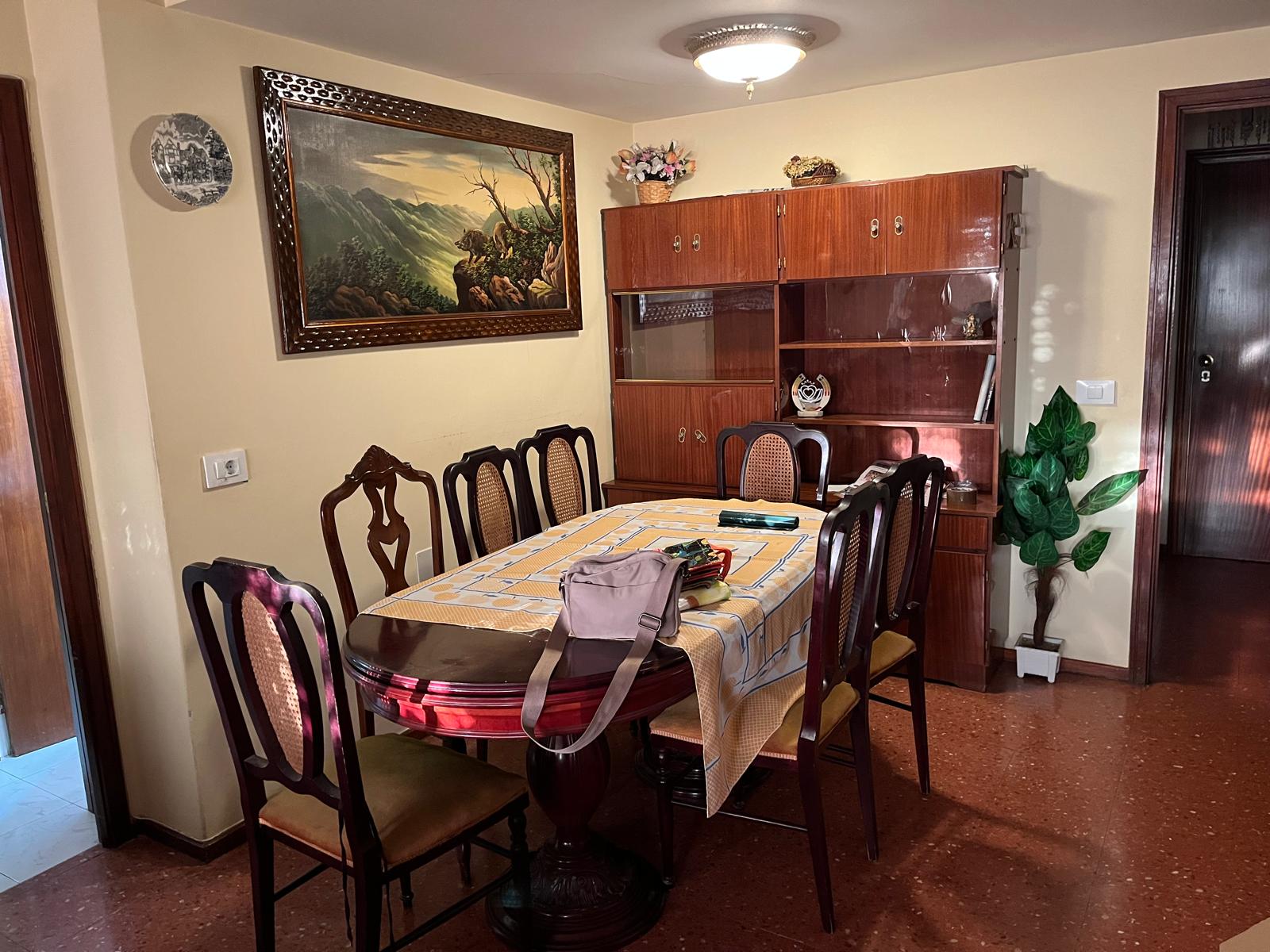 Vaciado de piso en Vigo — comedor completo