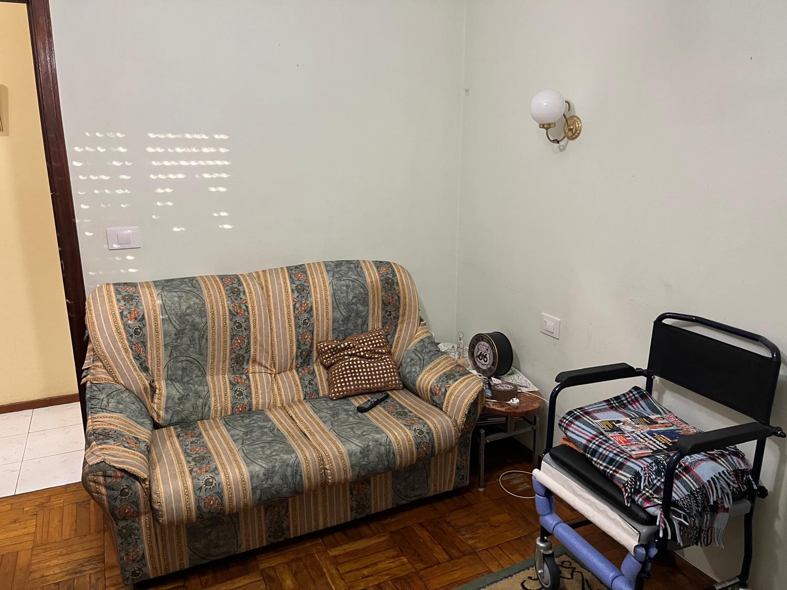Retirada de enseres en Vigo — salón