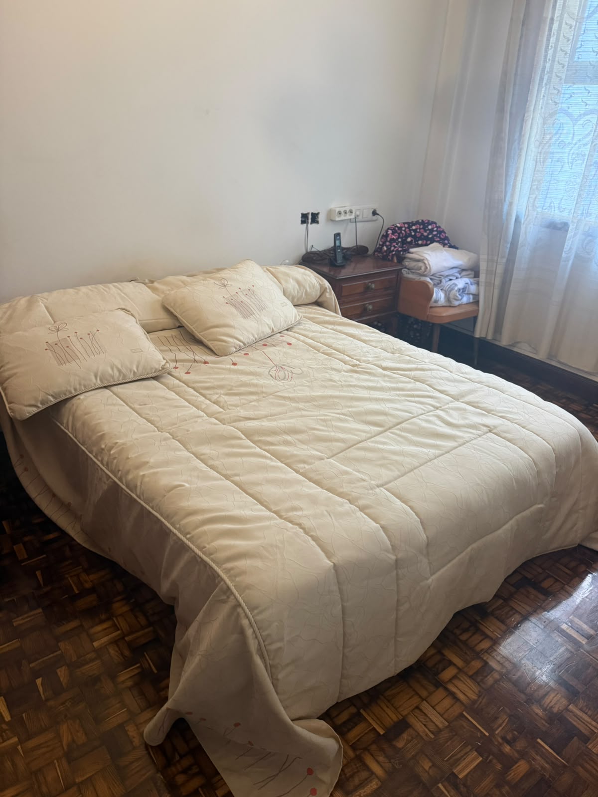 Espacio despejado en Vigo — dormitorio vaciado