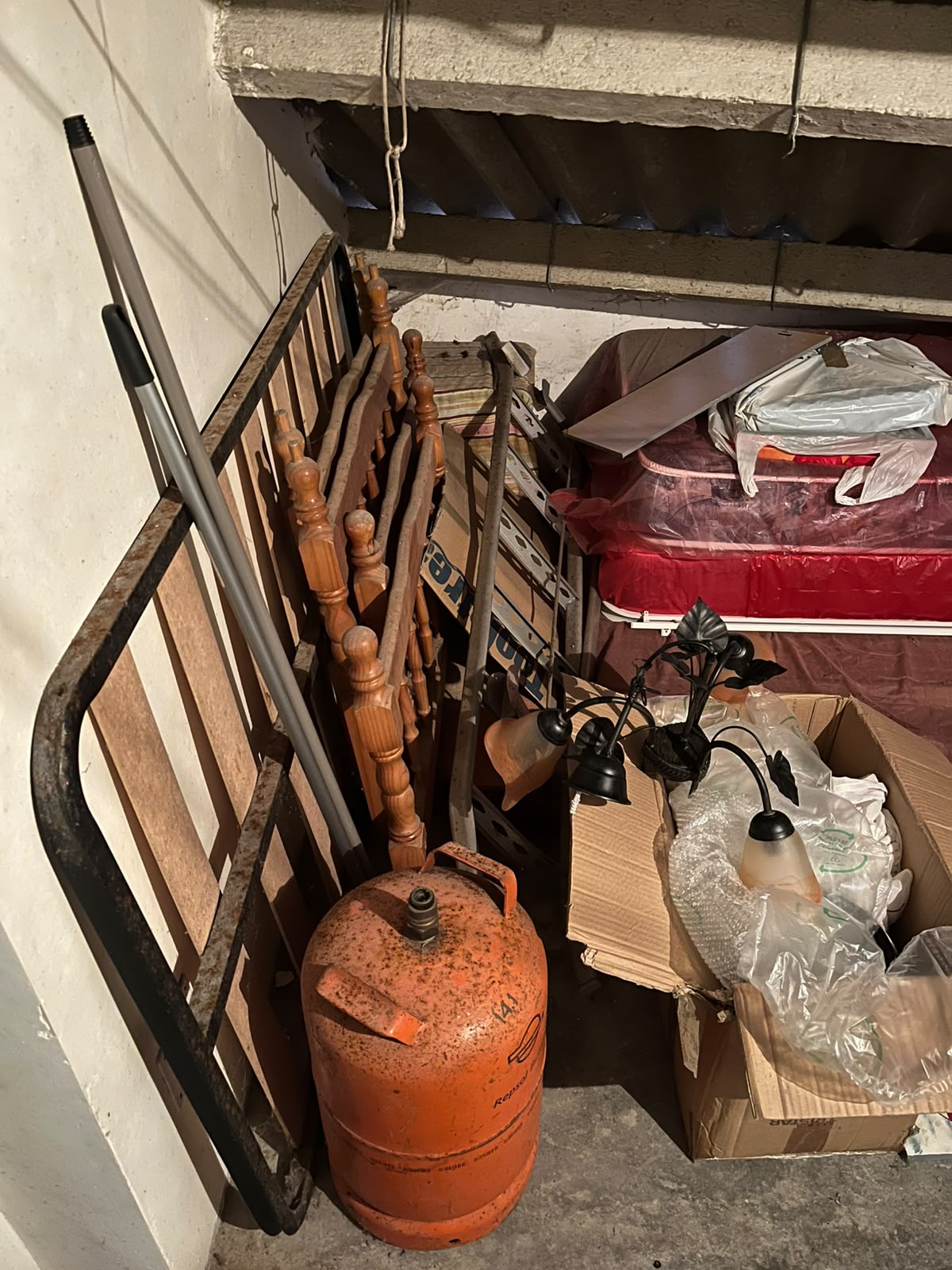 Retirada de enseres en Vigo — mobiliario antiguo
